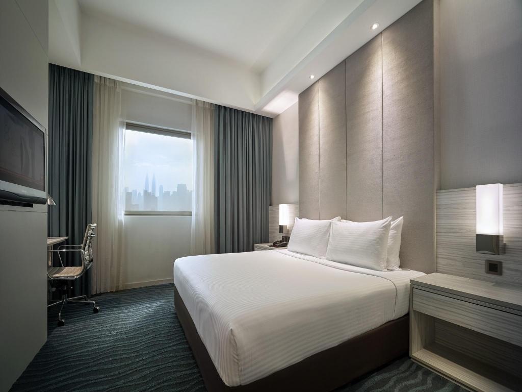 Sunway Putra Hotel Kuala Lumpur  Rooms  Superior Bedroom 10