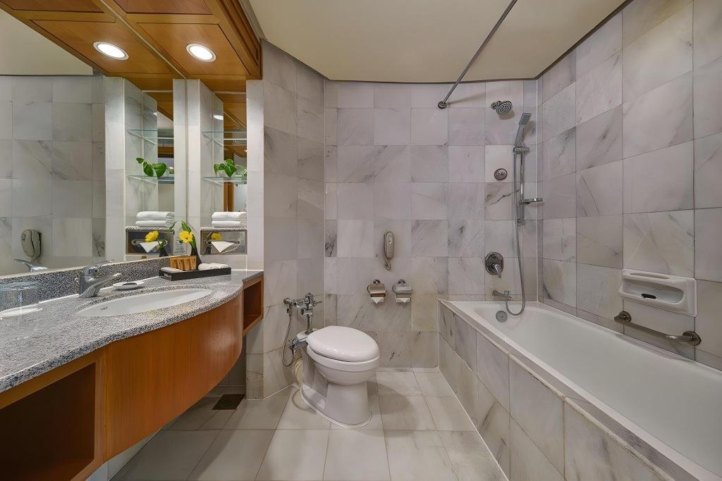 Grand Seasons Hotel  Facilities  Bathroom 1