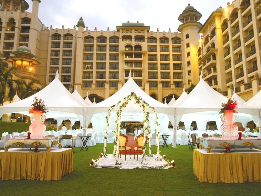 Palace Of The Golden Horses Hotel  Facilities  Garden 2