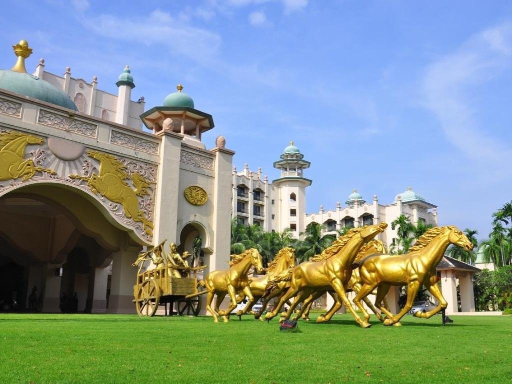 Palace Of The Golden Horses Hotel  Property Views  Entrance 9