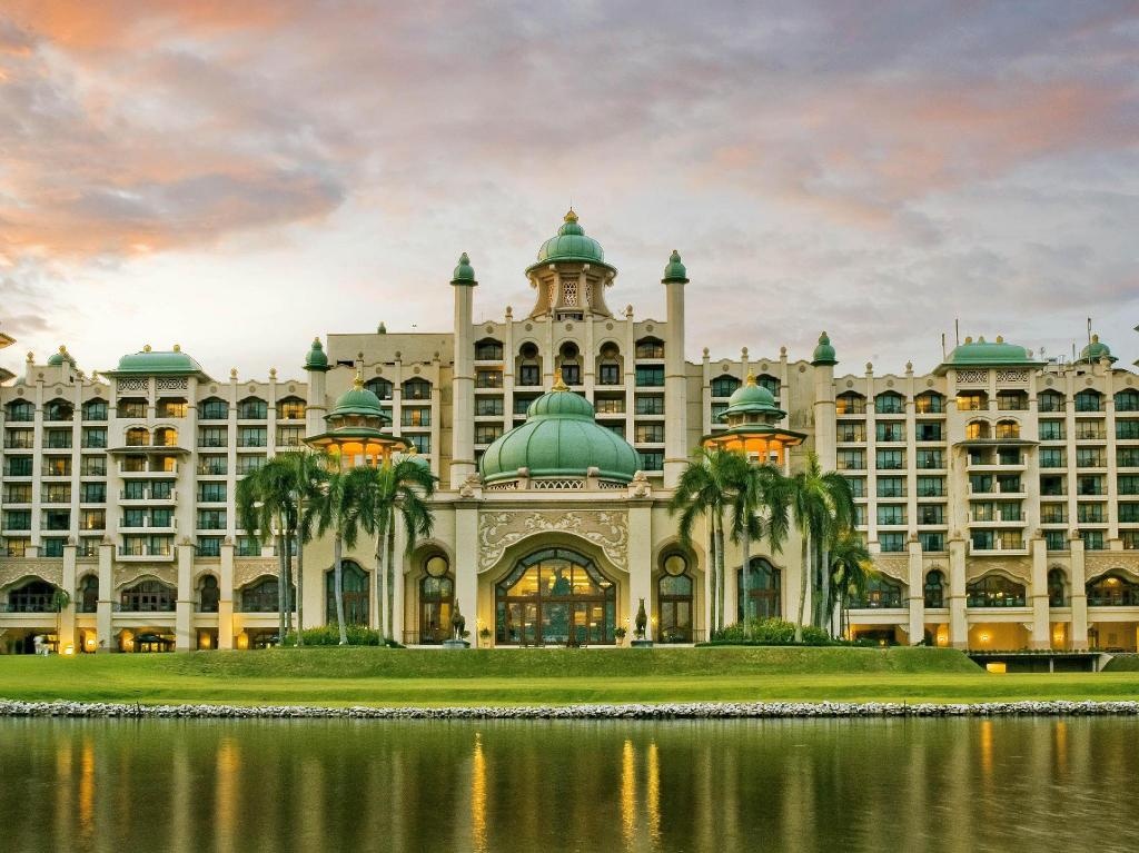 Palace Of The Golden Horses Hotel