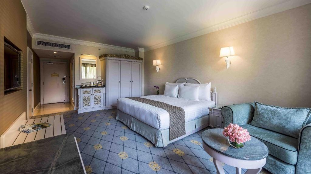 Palace Of The Golden Horses Hotel  Rooms  Deluxe King Room Bedroom 3