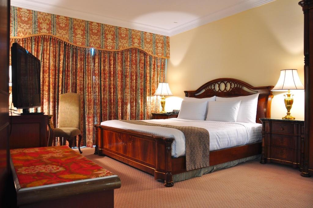 Palace Of The Golden Horses Hotel  Rooms  Head Of State Suite 4
