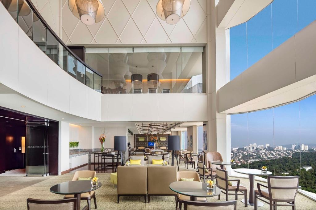 Hilton Kuala Lumpur  Facilities  Bar 4