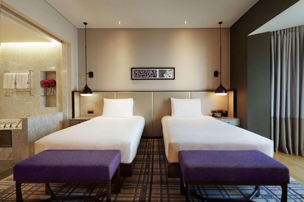 Hilton Kuala Lumpur  Rooms  Twin Executive Bed 23