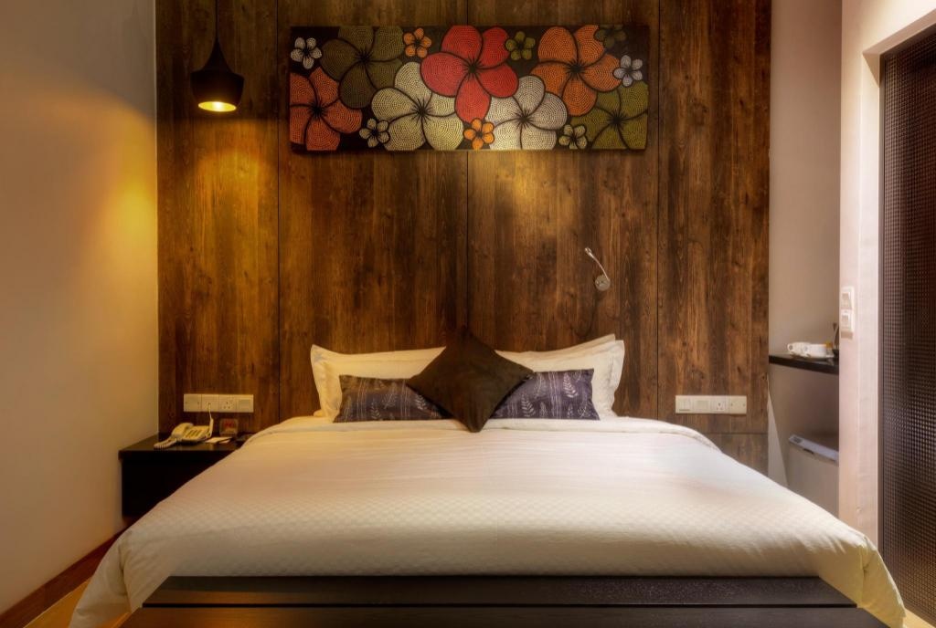 Hotel Twenty 8B  Rooms  Deluxe King Room Bed 4