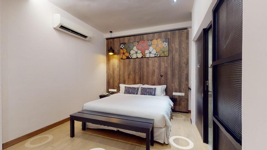 Hotel Twenty 8B  Rooms  Deluxe King Room Guestroom 6