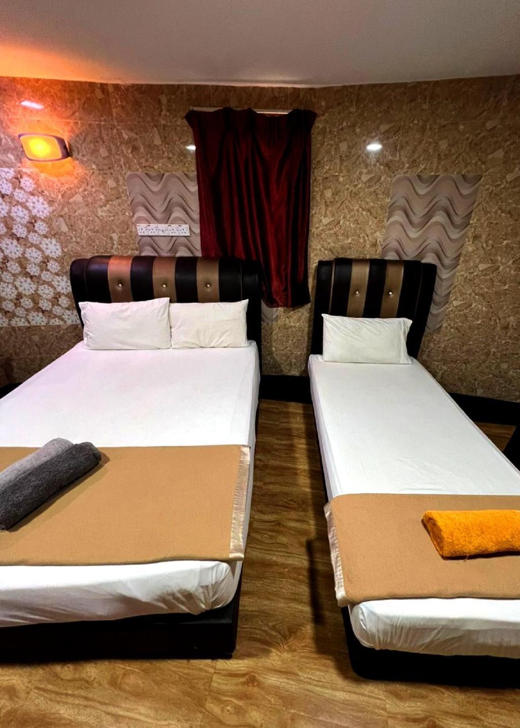 New Wave Hotel Nilai 1roomsTriple Room Bed2