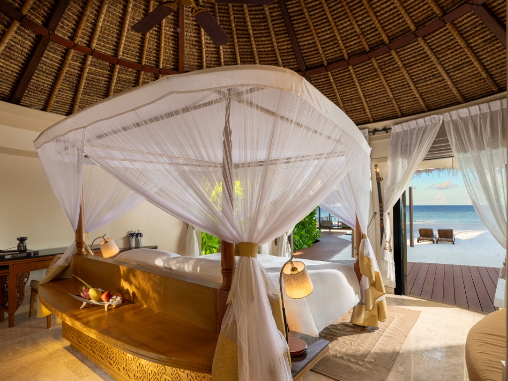 Banyan Tree Vabbinfaru  Rooms  Grand Beachfront Pool Villa Villa 1