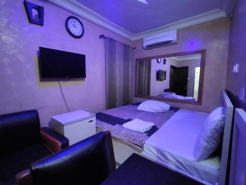 Orient Hotel And Plaza Ltd  Rooms  Executive Room View 5