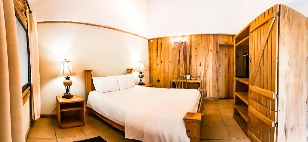 TREE TREK BOQUETE Adventure Park  Rooms  Queen Room 14