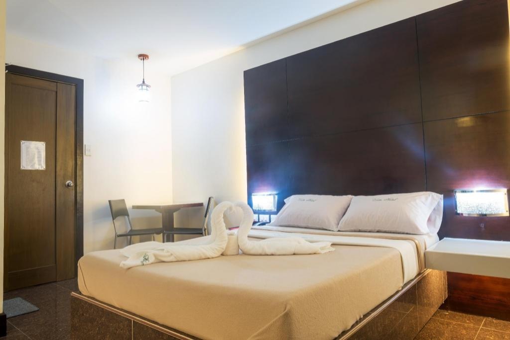 Vista Hotel Cubao  Rooms  Standard Room Bed 2
