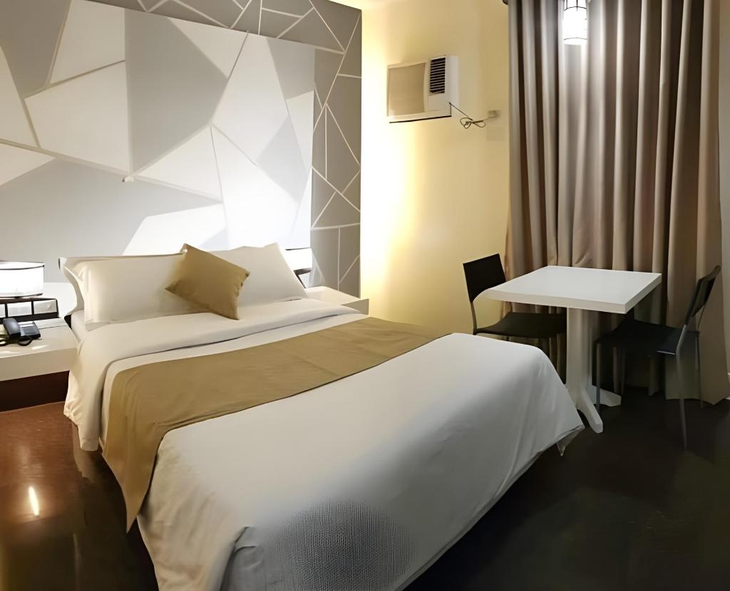 Vista Hotel Cubao  Rooms  Standard Room Bed 3