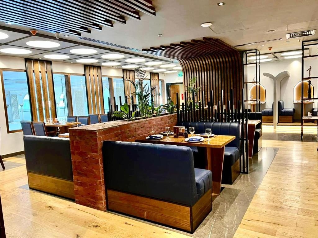 Sapphire Plaza Hotel  Dining  Restaurant 2