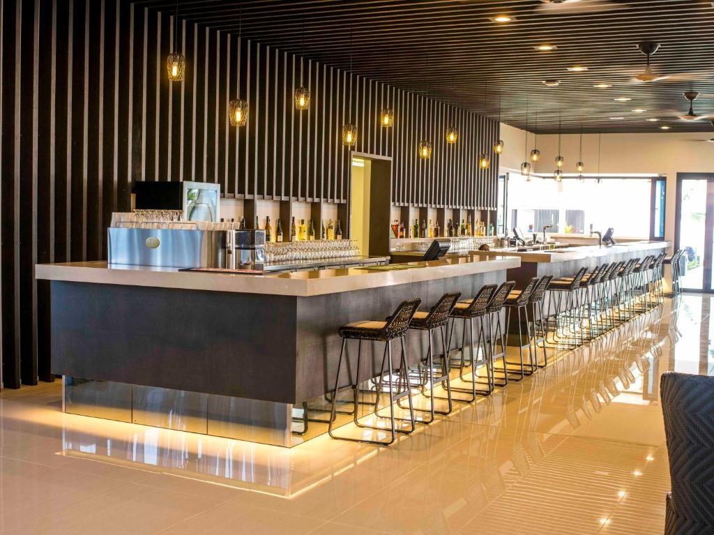 Taumeasina Island Resort  Facilities  Barlounge 4