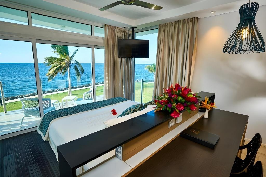 Taumeasina Island Resort  Rooms  Deluxe Ocean View King Bed Bed 2