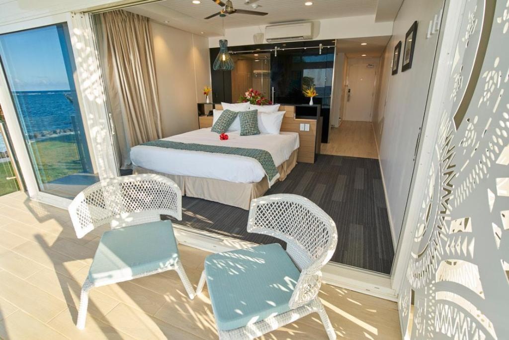 Taumeasina Island Resort  Rooms  Deluxe Ocean View King Bed Room Plan 3
