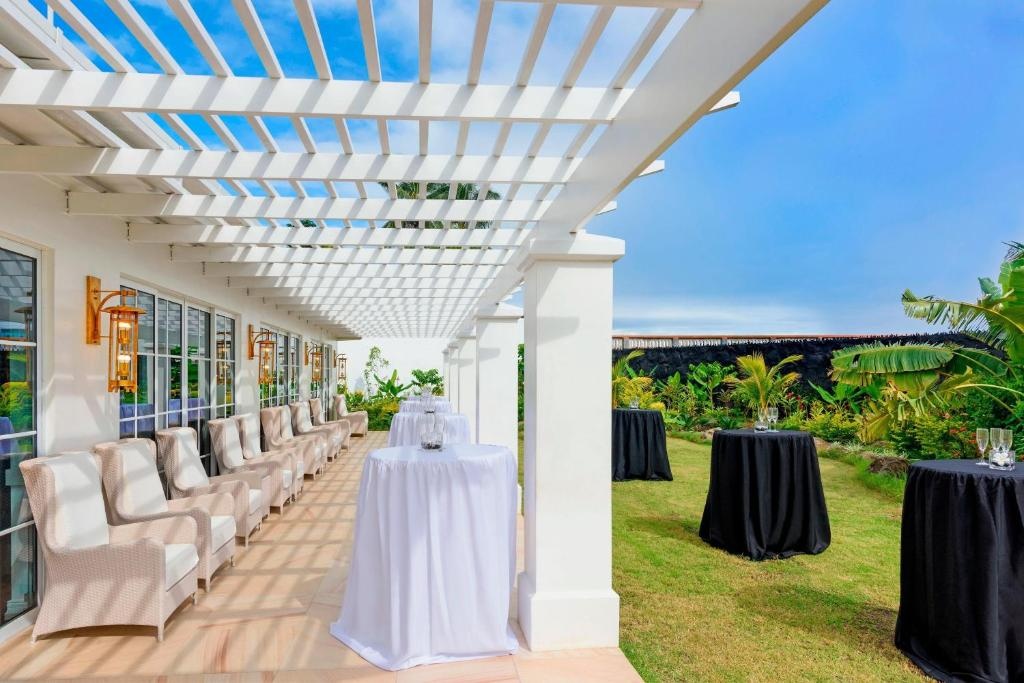 Sheraton Samoa Aggie Greys Hotel Bungalows  Facilities  Barlounge 3