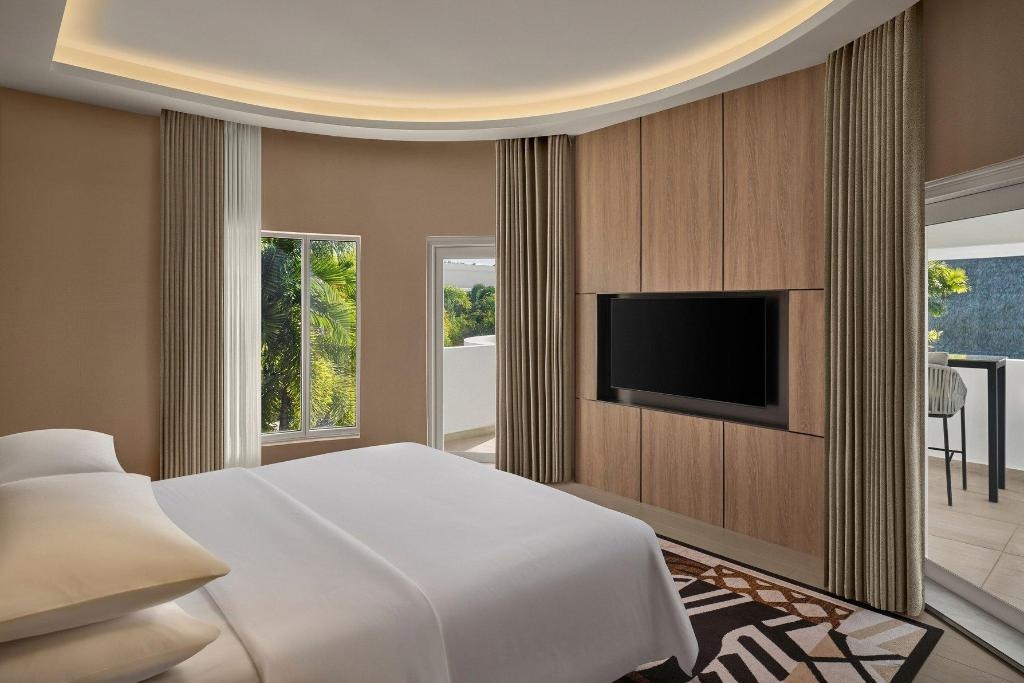 Sheraton Samoa Aggie Greys Hotel Bungalows  Rooms  1 Bedroom Bi Level Suite 1 King 5