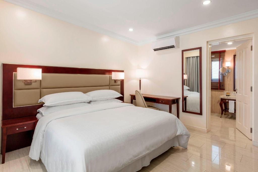 Sheraton Samoa Aggie Greys Hotel Bungalows  Rooms  Guest Room 1 King Pool View 19