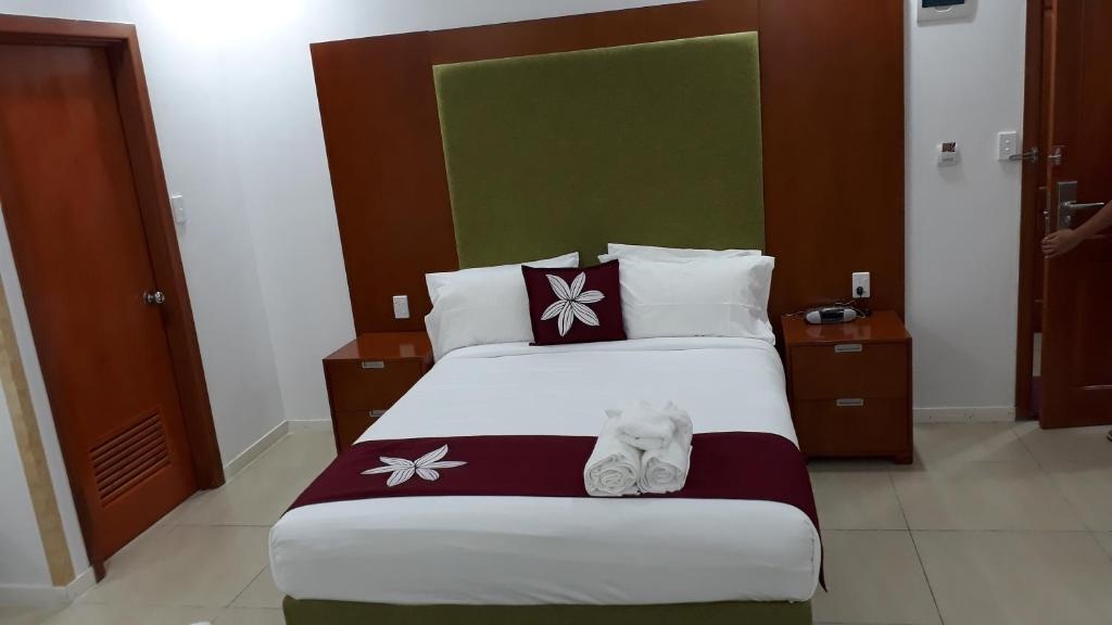 Alecs Home Away  Rooms  Rooms Image 12 12