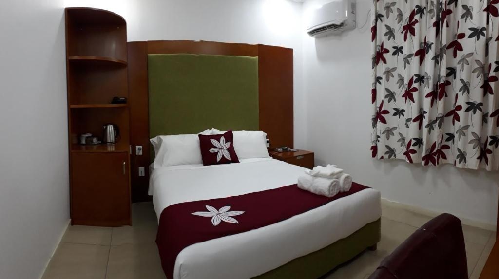 Alecs Home Away  Rooms  Rooms Image 16 16