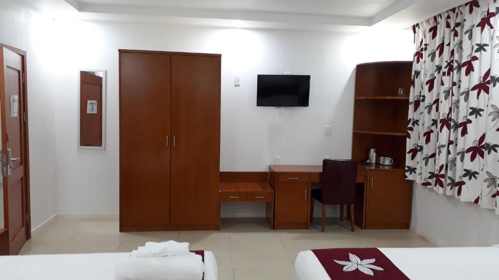 Alecs Home Away  Rooms  Rooms Image 20 20