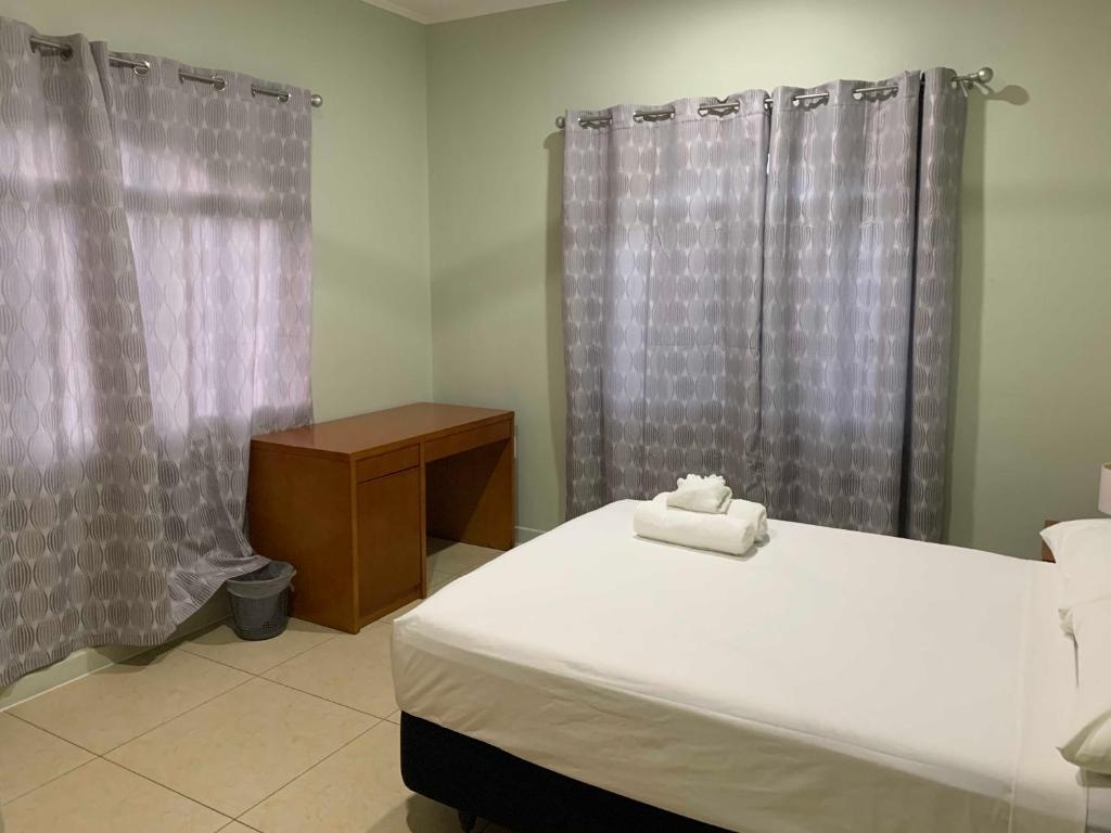 Alecs Home Away  Rooms  Rooms Image 25 25