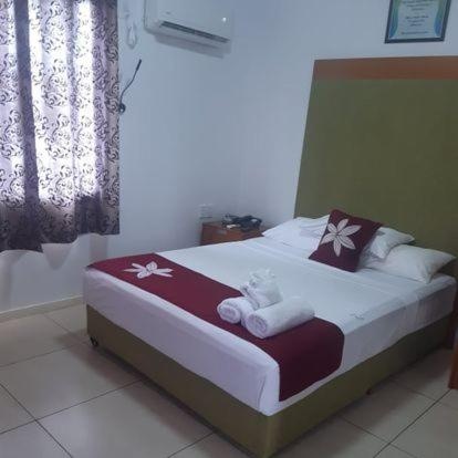 Alecs Home Away  Rooms  Rooms Image 27 27