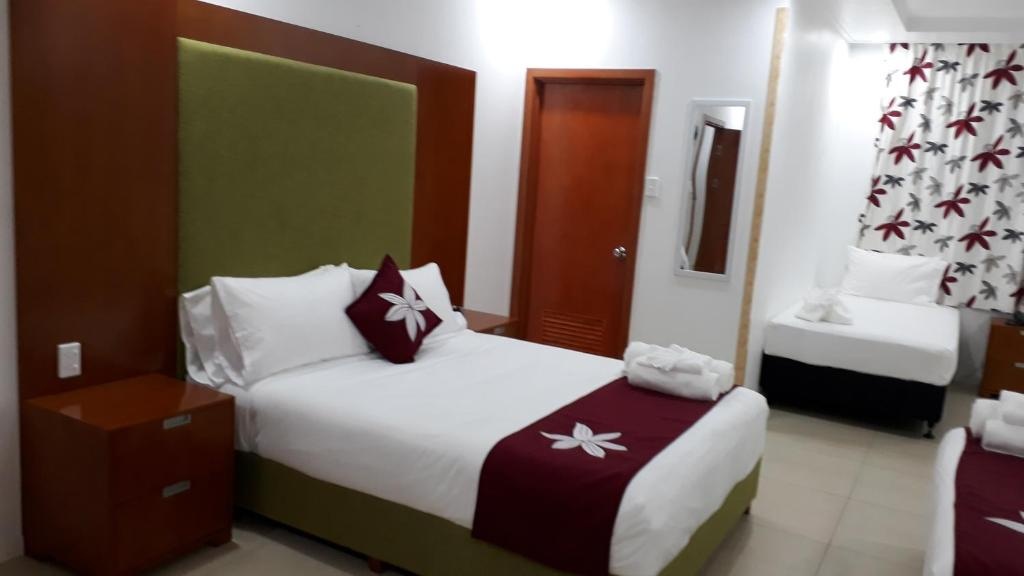 Alecs Home Away  Rooms  Rooms Image 2 2
