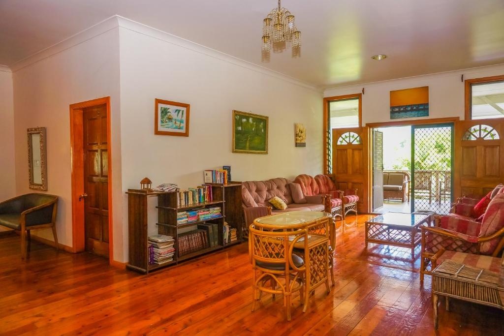 Lynns Getaway Hotel  Facilities  Shared LoungeTV Area 6