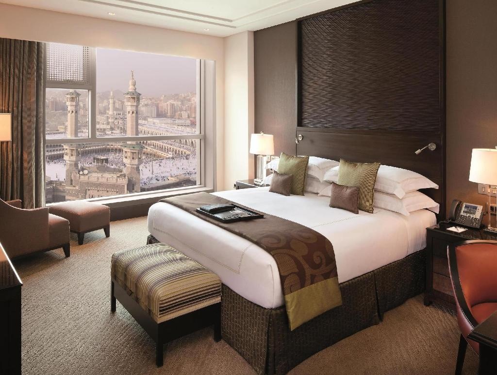 Makkah Clock Royal Tower A Fairmont Hotel  Rooms  Fairmont Gold Signature Suite Kaaba Guestroom 3