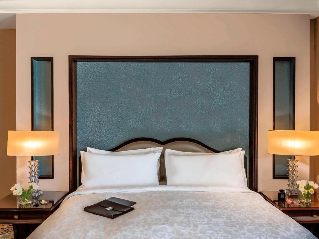 Makkah Clock Royal Tower A Fairmont Hotel  Rooms  Royal Suite Kaaba Guestroom 32