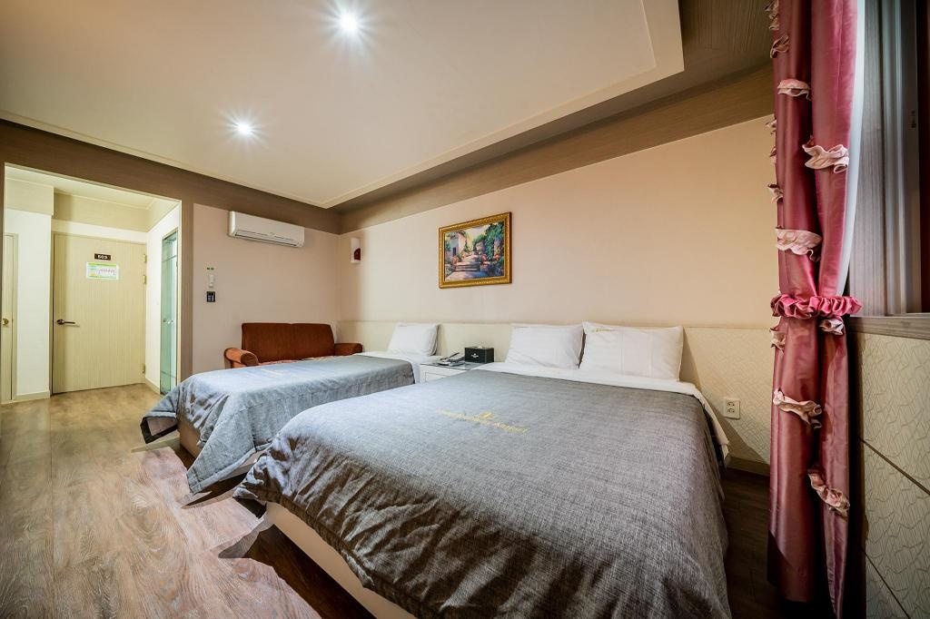 Hotel Incheon Airport__rooms__Deluxe Twin Room Bedroom_23