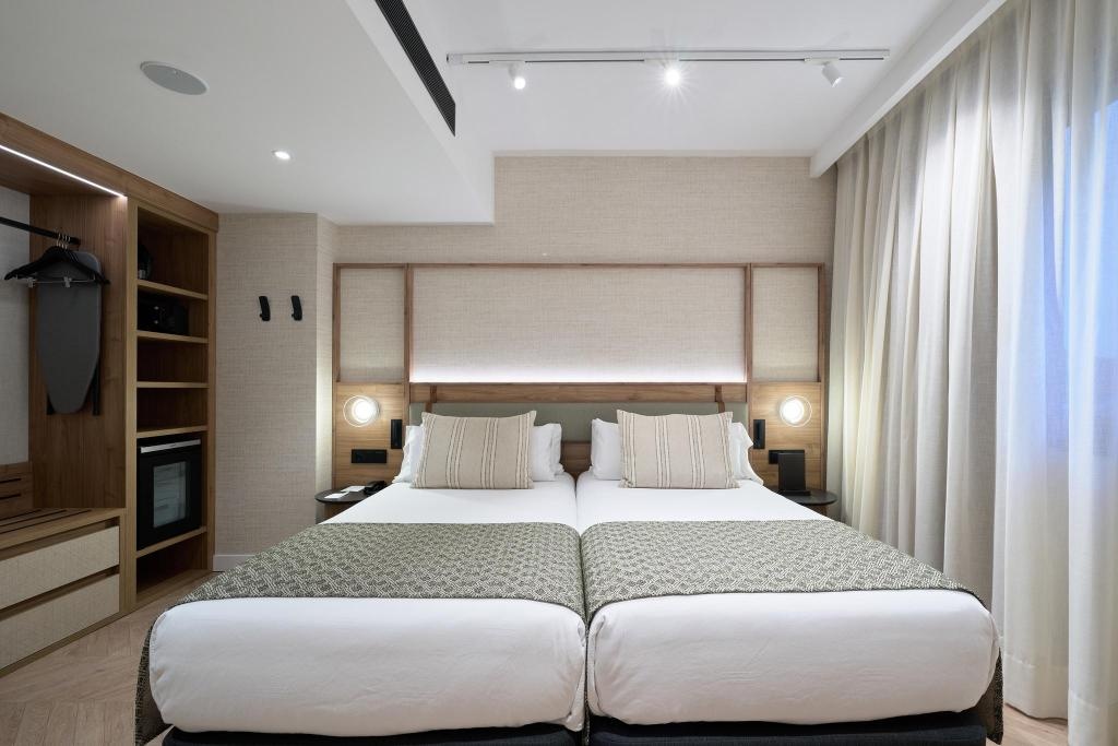 Catalonia Sagrada Familia Hotel  Rooms  Deluxe 11