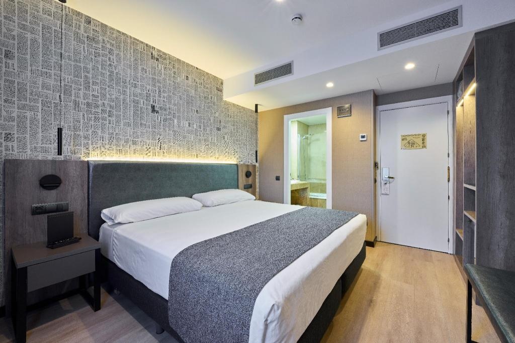Catalonia Sagrada Familia Hotel  Rooms  Premium Single Room Bed 16