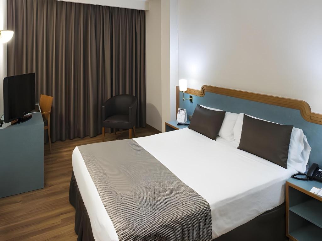 Catalonia Sagrada Familia Hotel  Rooms  Rooms Image 18 18