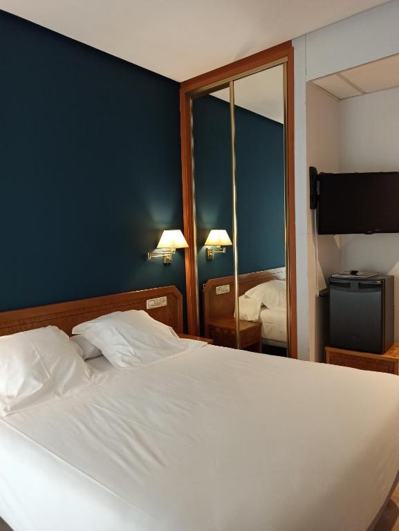 Hotel Spa Paris  Rooms  Rooms Image 12 12