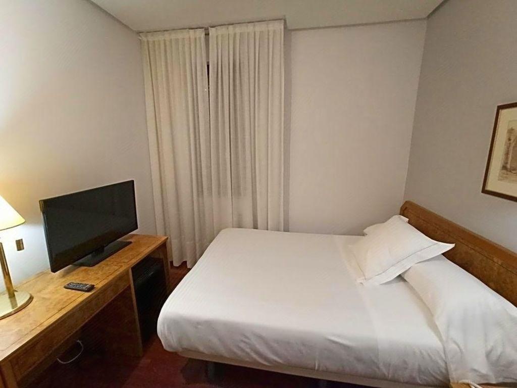 Hotel Spa Paris  Rooms  Rooms Image 25 25