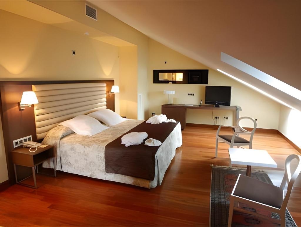 Hotel Spa Paris  Rooms  Rooms Image 4 4