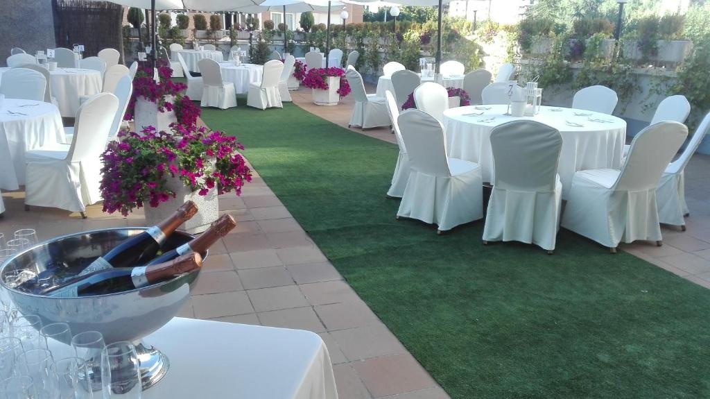 FC Infantas De Leon  Dining  Restaurant 8