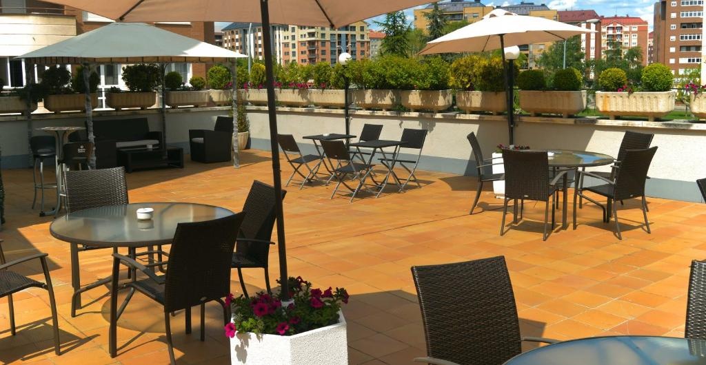 FC Infantas De Leon  Facilities  Balconyterrace 26