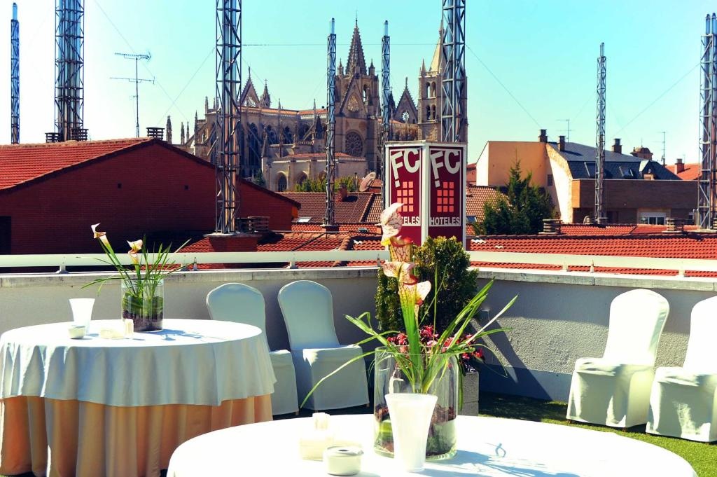 FC Infantas De Leon  Facilities  Balconyterrace 44
