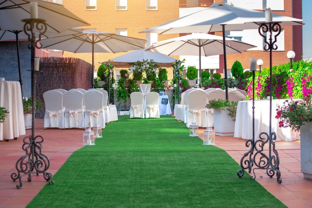 FC Infantas De Leon  Facilities  Balconyterrace 9