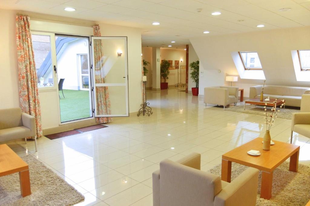 FC Infantas De Leon  Property Views  Lobby 2