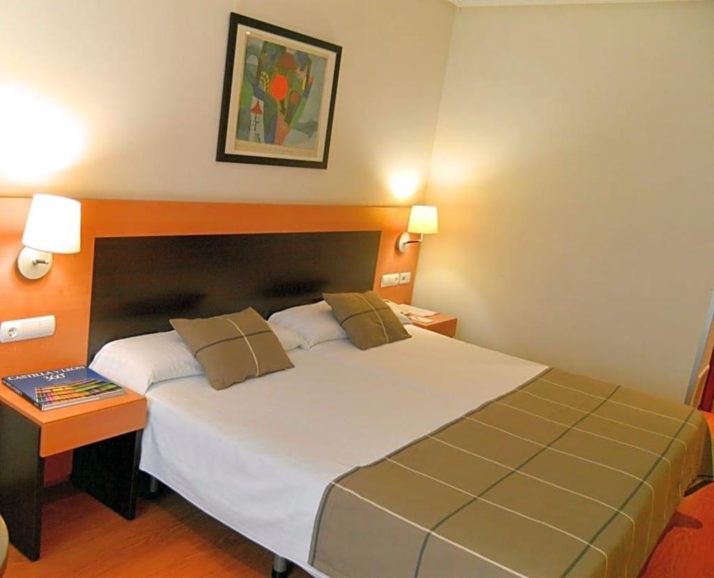 FC Infantas De Leon  Rooms  Rooms Image 10 10