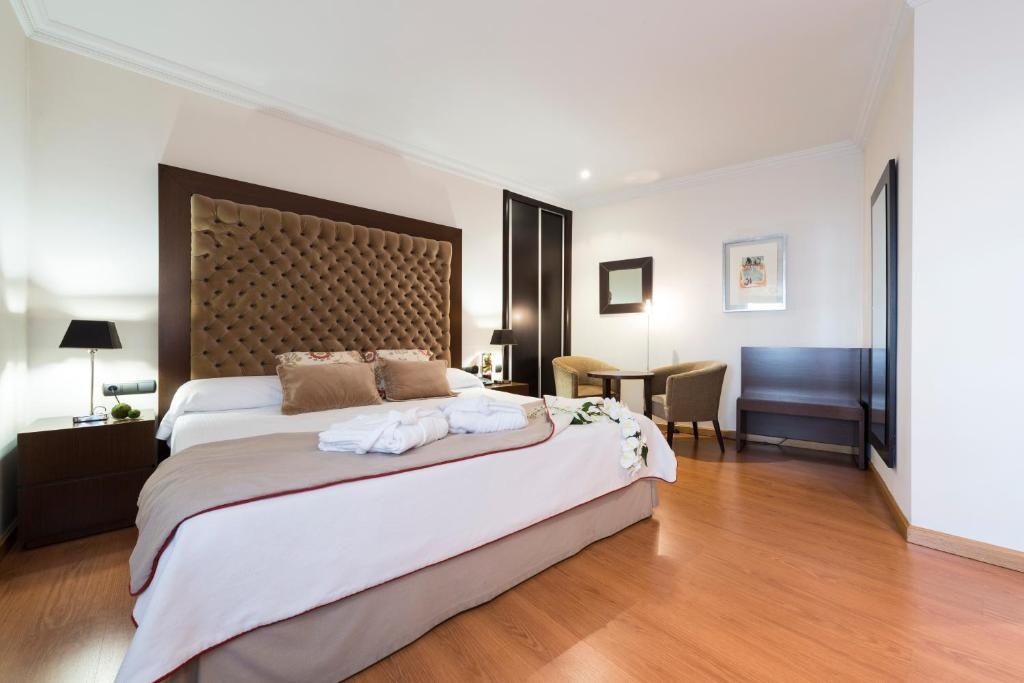 FC Infantas De Leon  Rooms  Rooms Image 2 2