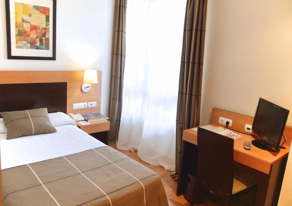 FC Infantas De Leon  Rooms  Rooms Image 6 6