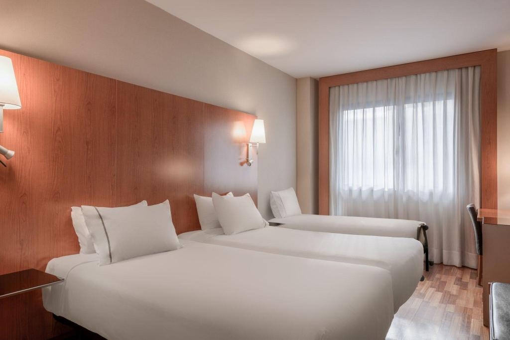 AC Hotel Leon San Antonio  Rooms  Standard Triple Twin Guest Room 2 Twin 1