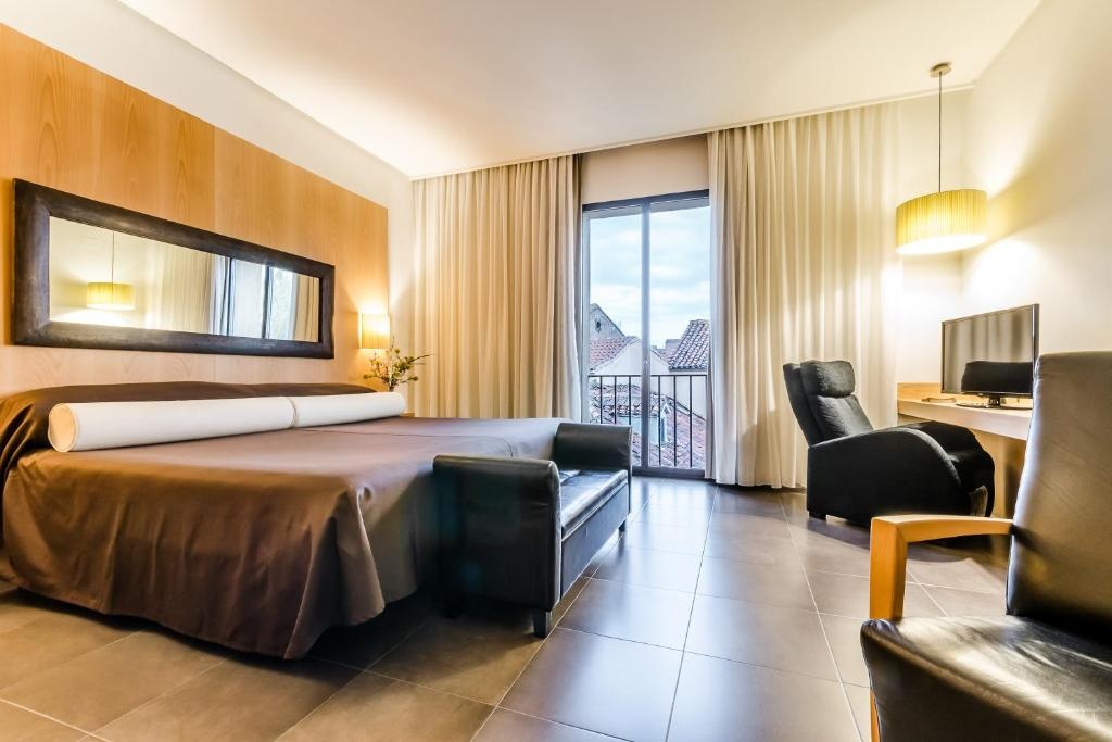 Hospederia Pax  Rooms  Double Room With King Size Bed And Whirlpool 1